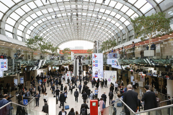 MEDICA18_visitors_mainentrance.jpg